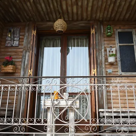 Agiaz' B&B 아라초바